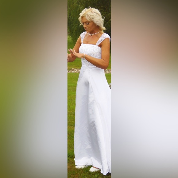 Used White Lace Handmade Bridal Flats - Picture 7 of 8